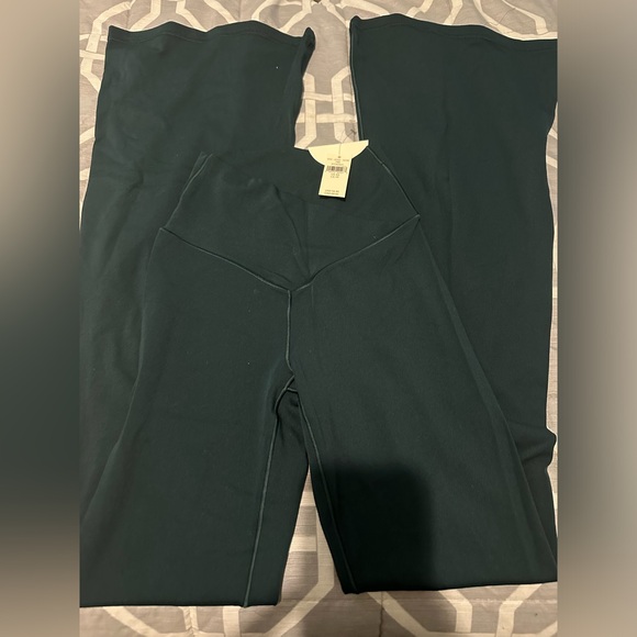 Offline by Aerie new with tags.  Dark green size XS - Picture 1 of 4